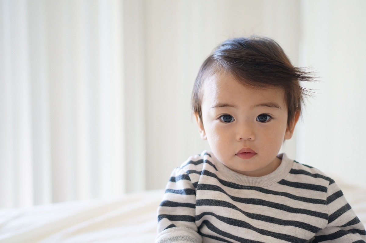 亚洲男孩婴儿条纹衬衫